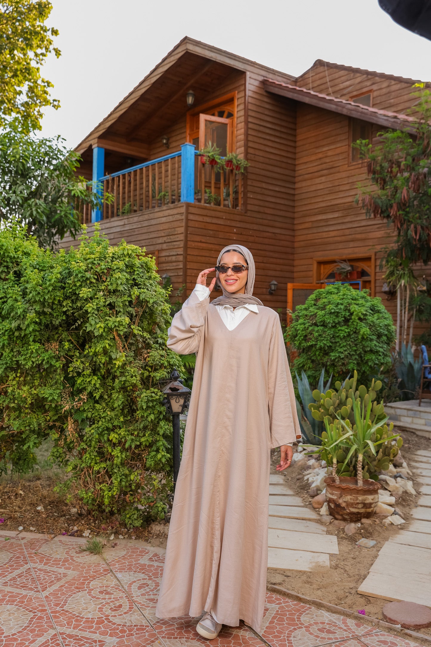 امل-Beige