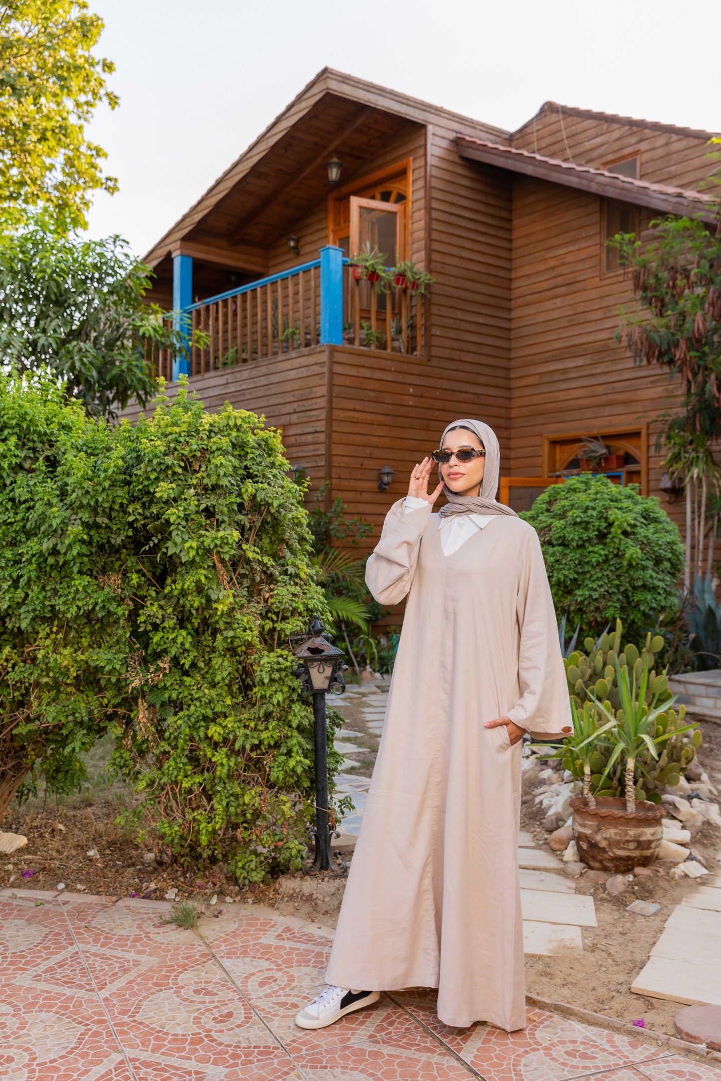 امل-Beige
